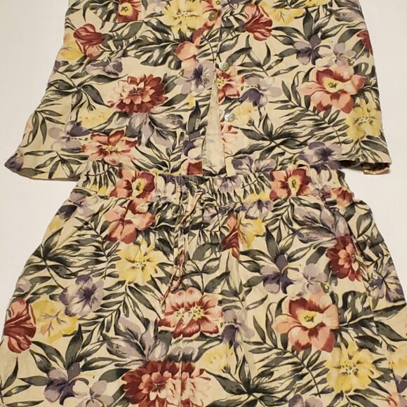 Selene Sport Women's Flowered Pattern Two Piece Shorts Outfit - Size Med… - Picture 1 of 6